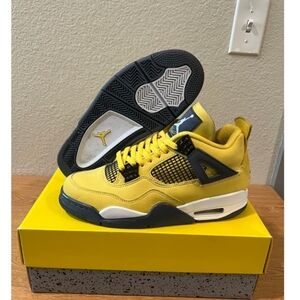 Air Jordan 4 retro size 10